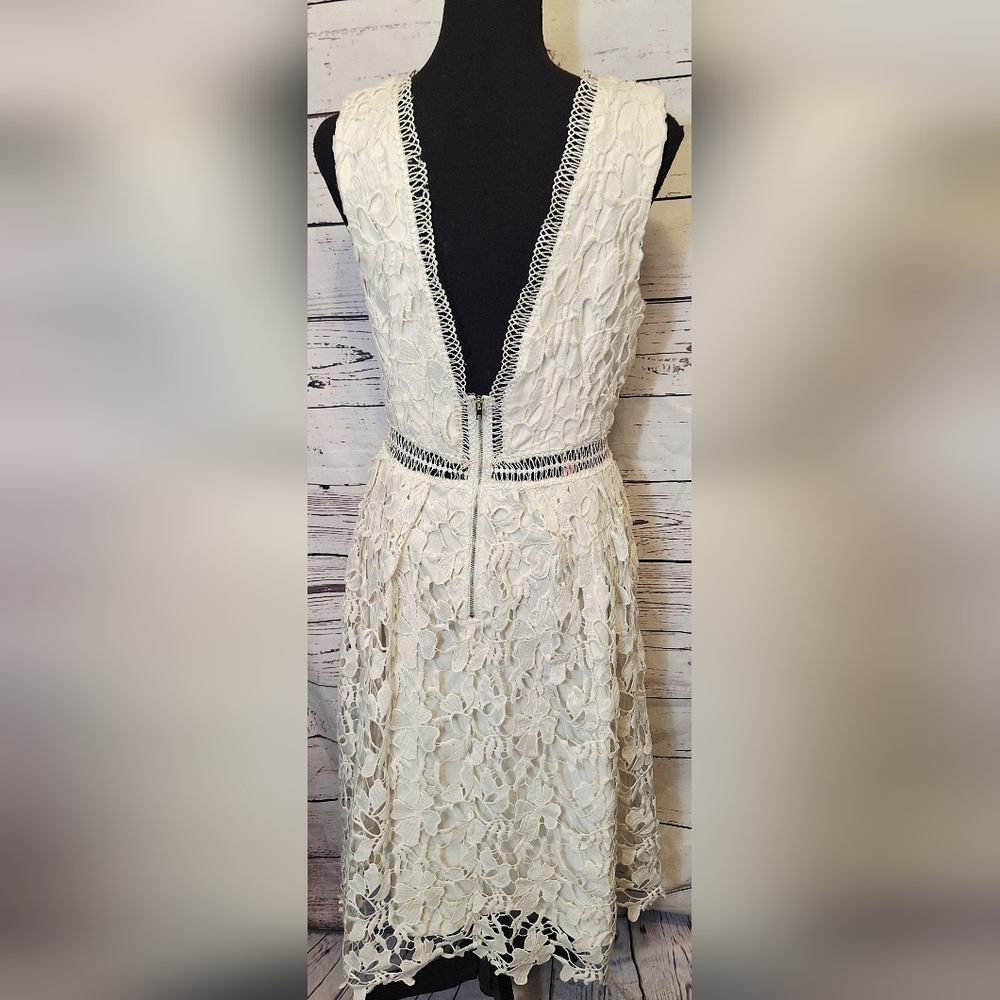 #978 Lulu's White Lace V-Neck  Midi Dress Sz.L - Picture 5 of 10